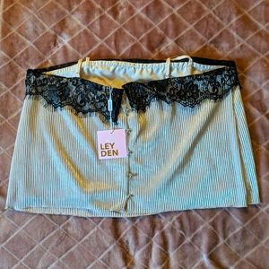 NWT Leyden Metallic Pleated Button Back Top